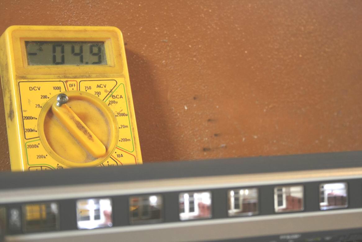 sous 4, 9 Volts